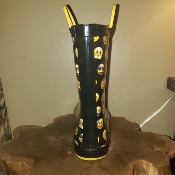 Emoji 😀 Rainboots - Picture 3 of 7